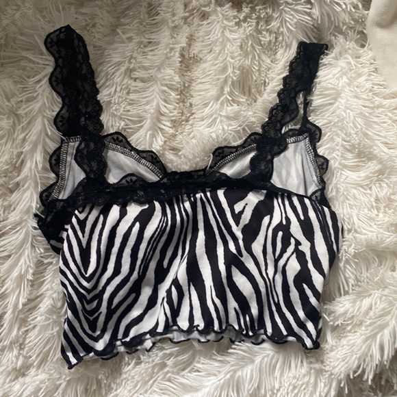 Cropped SHEIN Lace Zebra Tank Top - Picture 2 of 6